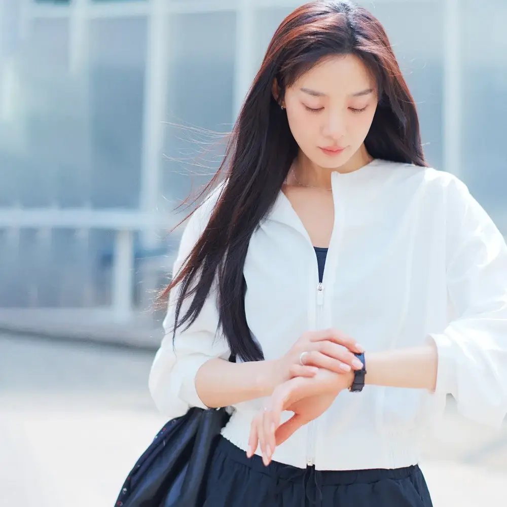 [이청아 착용] 프론투라인 클라우드 터치 크롭 자켓